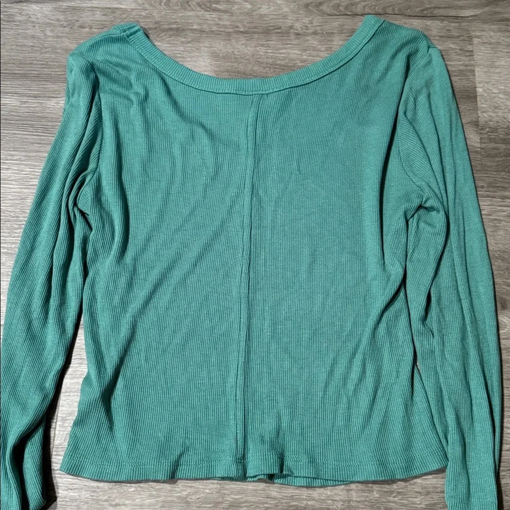 Universal Thread Top - Picture 3 of 6